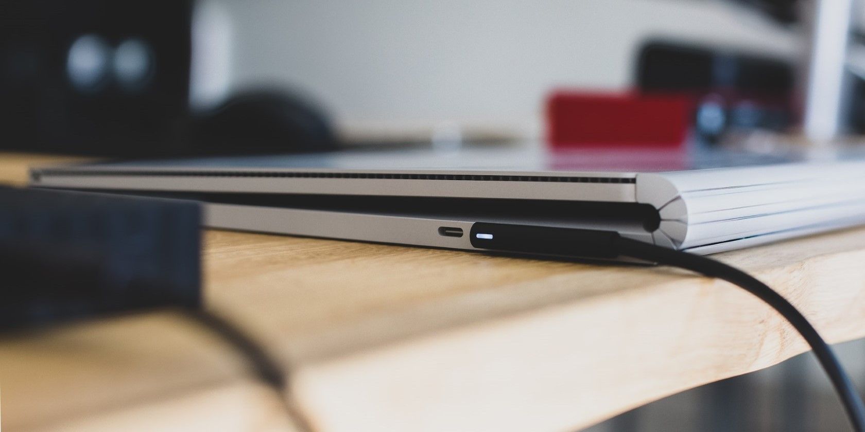 laptop nie ładuje pełnej baterii by chronić ją przed przedwczesnym zużyciem laptop chroni baterię przed przeładowaniem akumulatora