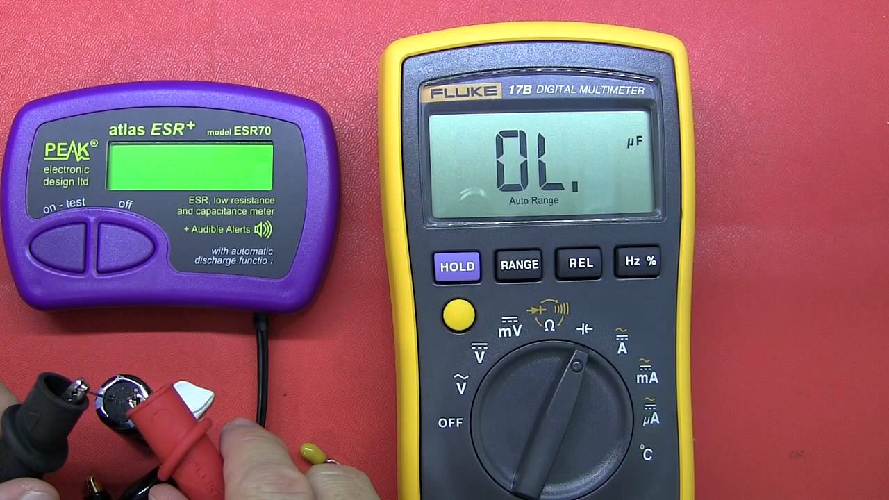 Ustaw miernik na tryb pojemności i podłącz sondy do kondensatora