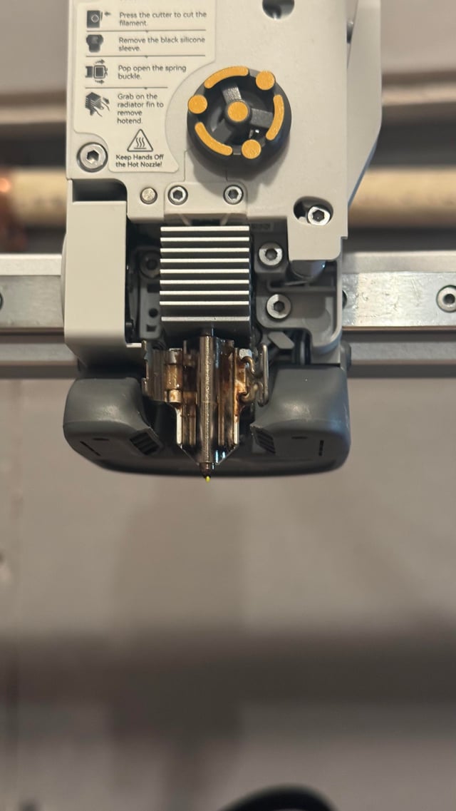 drukarka 3D drukująca element z tworzywa do AGD