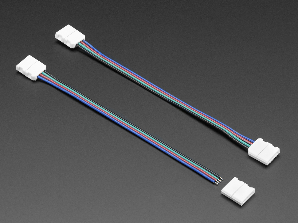 taśma LED RGB przyklejona do aluminiowego profilu